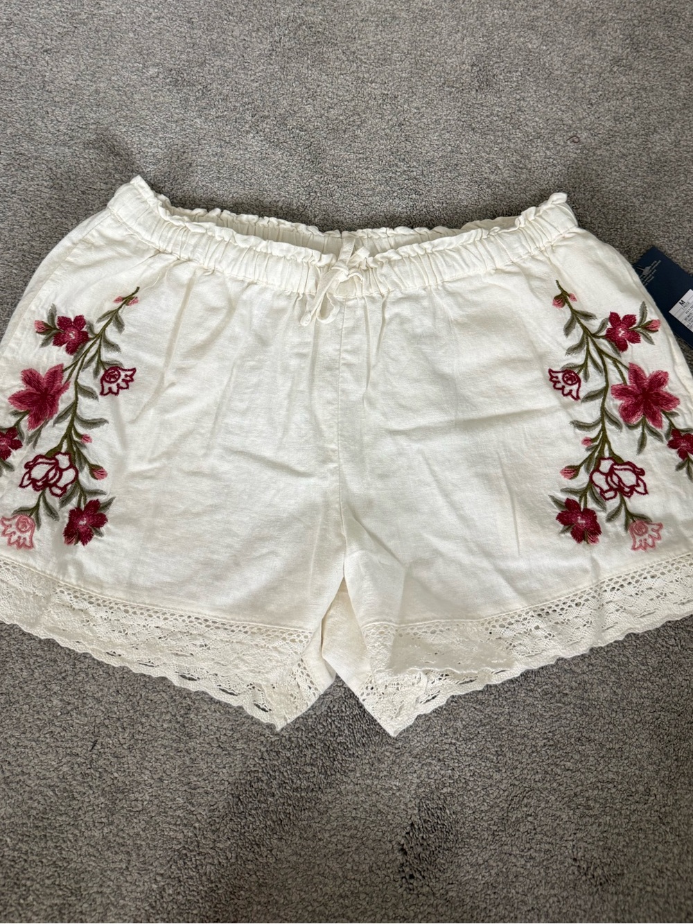 Embroidered Floral Lace-Trim White Women's Shorts by Universal Thread